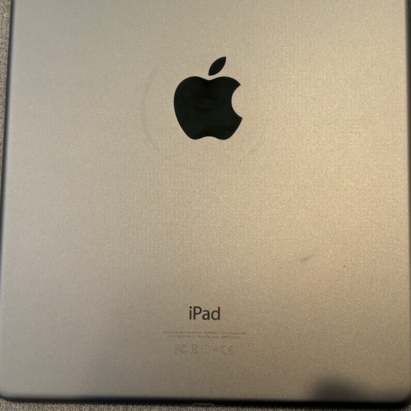 Apple iPad Air 2 16GB Silver 9.7" with Lightning Cable Model A1566 Late 2014 - Picture 8 of 13